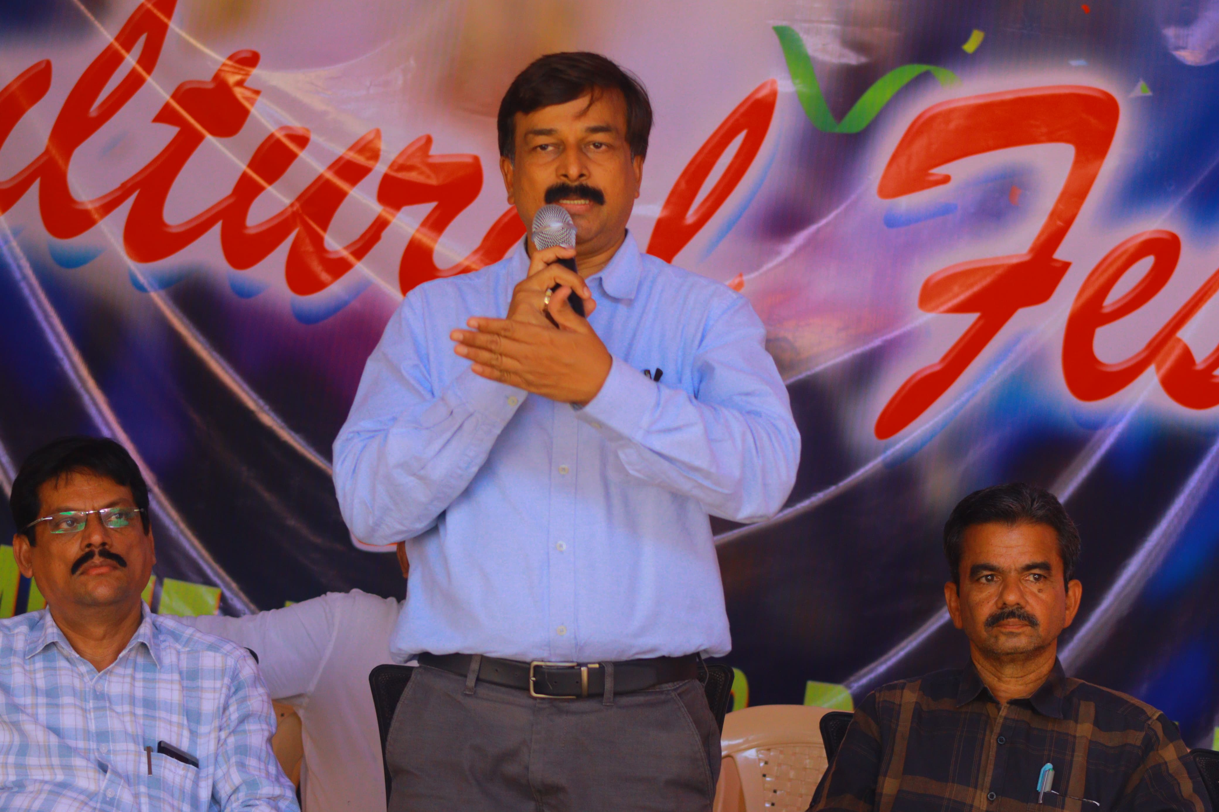శ్రమతోనే ఉత్తమ ఫలితాలు: జమ్మికుంట ప్రభుత్వ డిగ్రీ కాలేజీ ప్రిన్సిపాల్ రమేశ్
