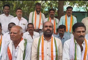 రాష్ట్రం ఆర్థిక దివాలాకు ఈటల రాజేందరే కారణం: కాంగ్రెస్ నేతలు
