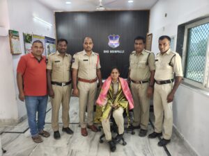 మహిళా పోలీస్ కానిస్టేబుల్‌కి ఘన సత్కారం