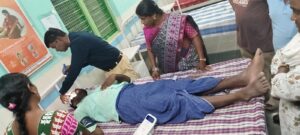 జనగాం కలెక్టర్ సందీప్ కుమార్ ఝా స్పందనతో గాయపడిన వ్యక్తికి తక్షణ చికిత్స