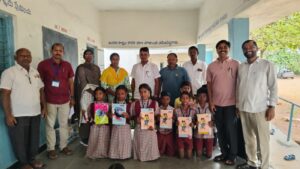 ప్రభుత్వ పాఠశాల విద్యార్థులకు నోటు పుస్తకాల పంపిణీ