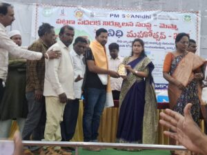స్టీట్ వెండర్ అవార్డు అందుకున్న MD పాషా