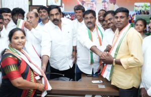 కాంగ్రెస్ పార్టీలో భారీగా చేరికలు