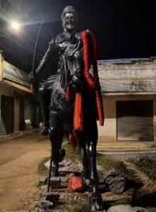 బొల్లికుంటలో టెన్షన్..రాత్రికి రాత్రే ఛత్రపతి శివాజీ విగ్రహం ఏర్పాటు..?