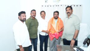 ఏనుమాముల దసరా ఉత్సవాలకు చేయూత – వెలిగేటి రవికుమార్ కి ఘన సత్కారం 